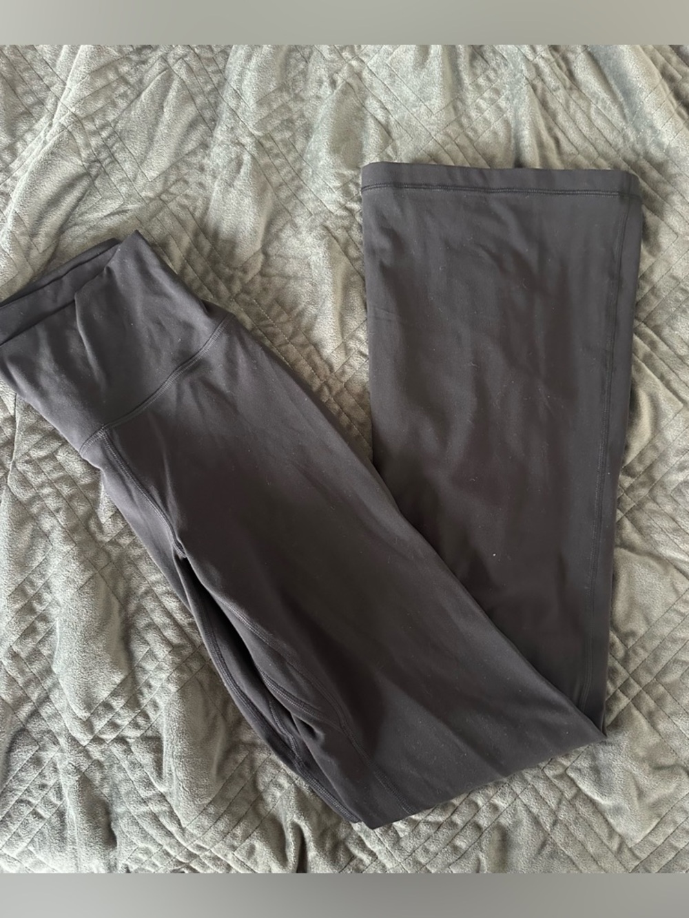 TNA CHEEKY FLARE YOGA PANTS